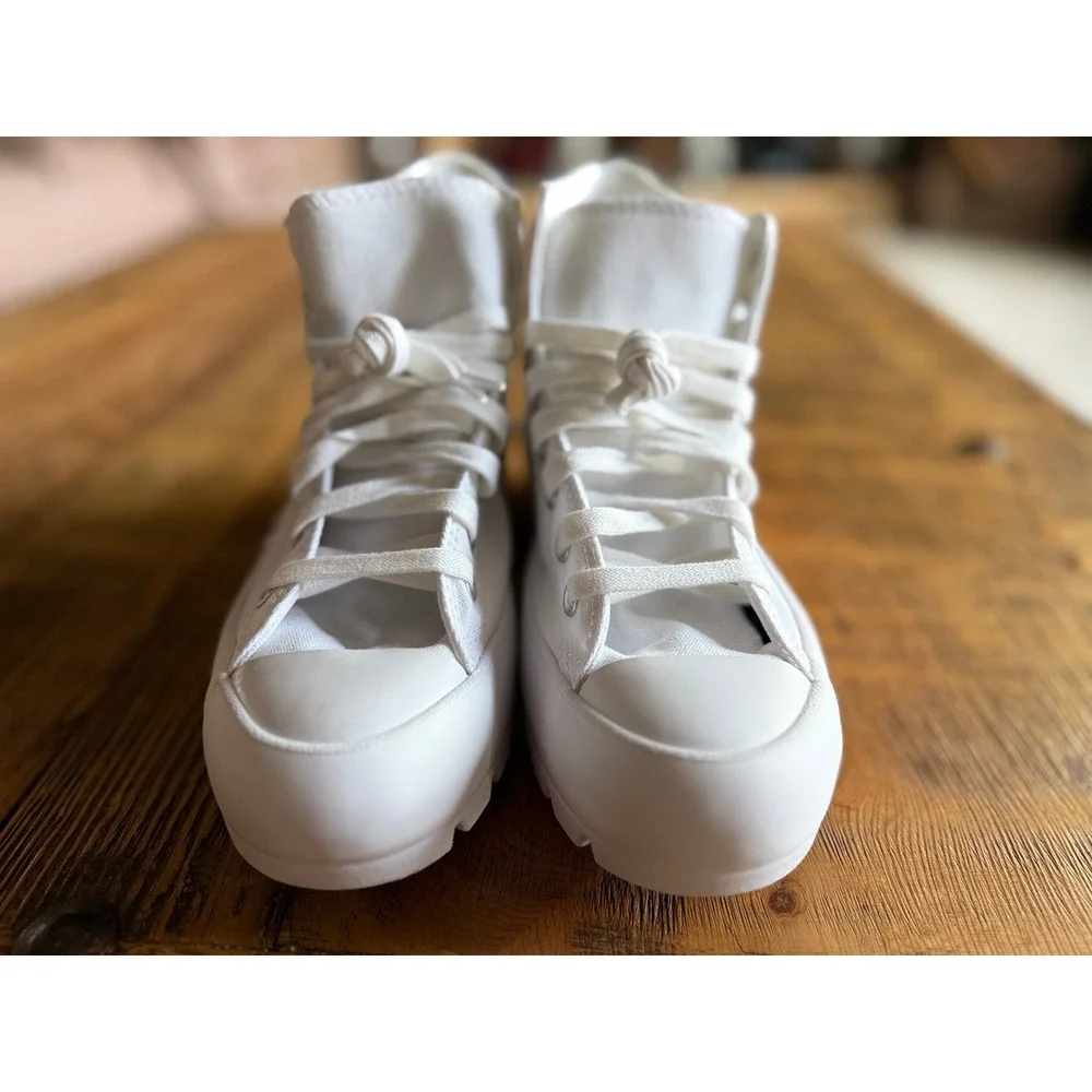CONVERSE Chuck Taylor All Star Lugged Hi Top Women's Size 9.5 White NWOT #1512